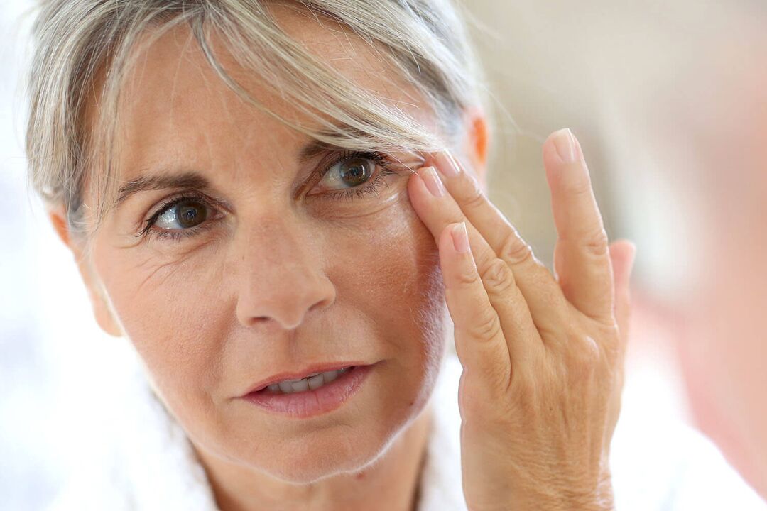 Automasaxe facial para axudar ás mulleres de máis de 50 anos a manter a mocidade